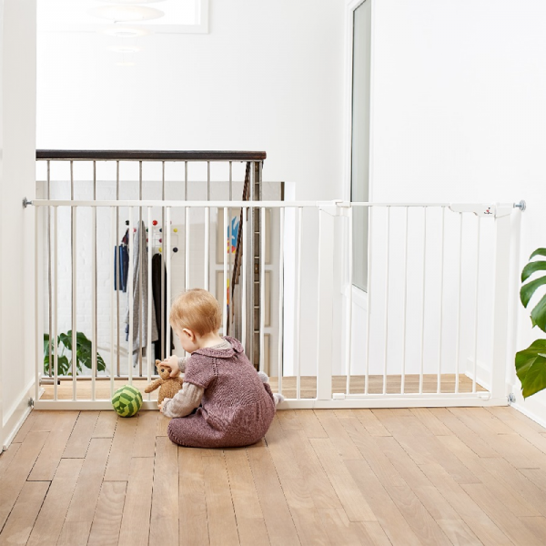 Cómo colocar una barrera de seguridad infantil en una escalera - Bricomanía  