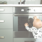 Seguridad infantil en la cocina: protegiendo a los pequeños exploradores