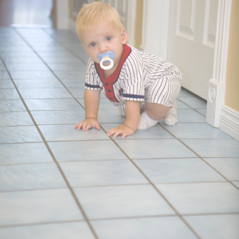 la-importancia-de-los-topes-de-puerta-en-el-hogar-para-el-desarrollo-de-tu-bebe